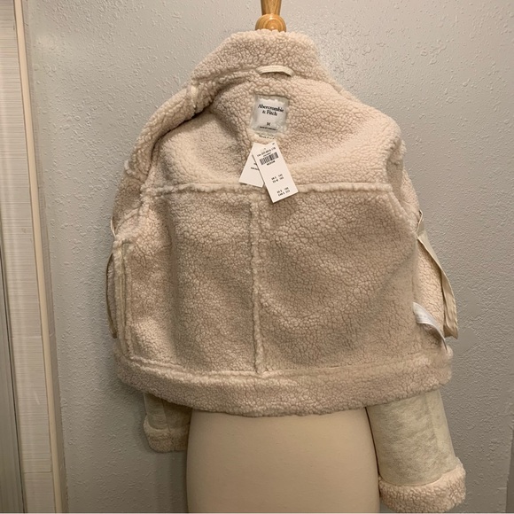 Abercrombie Sherpa CREAM
Cropped Vegan Suede Sherpa Jacket - Picture 7 of 11